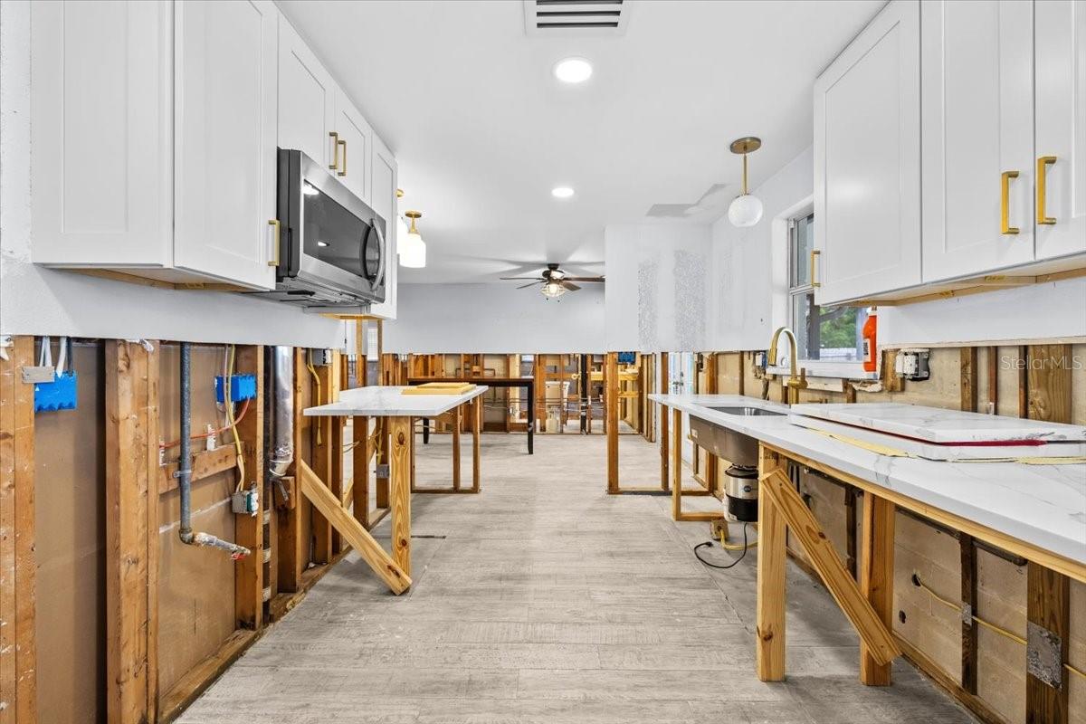 5801 VENETIAN BLVD NE