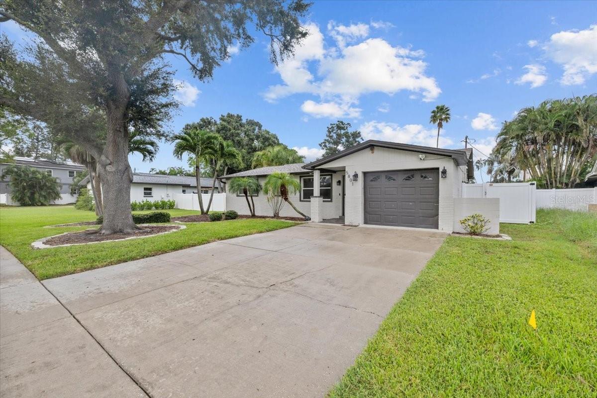 5801 VENETIAN BLVD NE