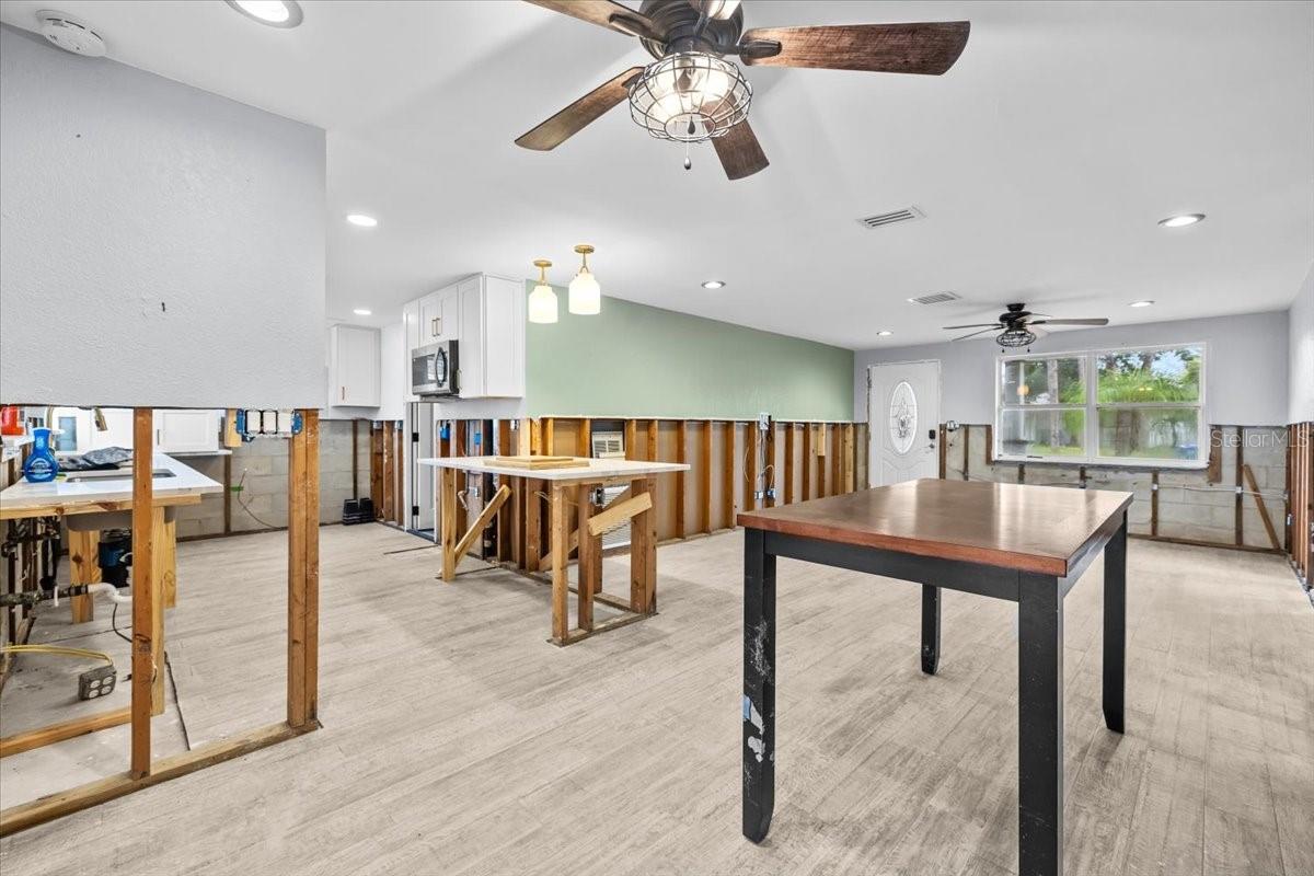 5801 VENETIAN BLVD NE