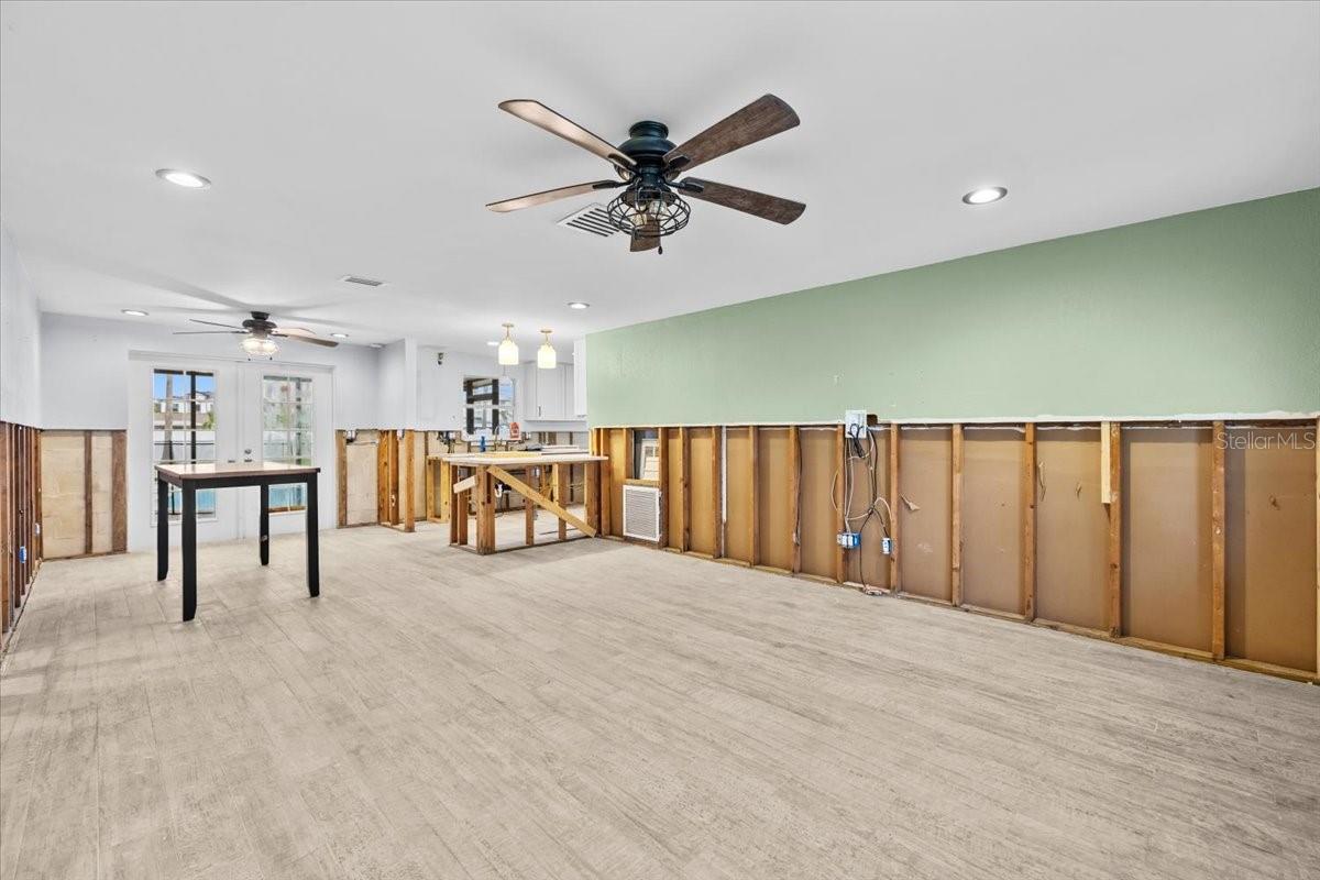 5801 VENETIAN BLVD NE