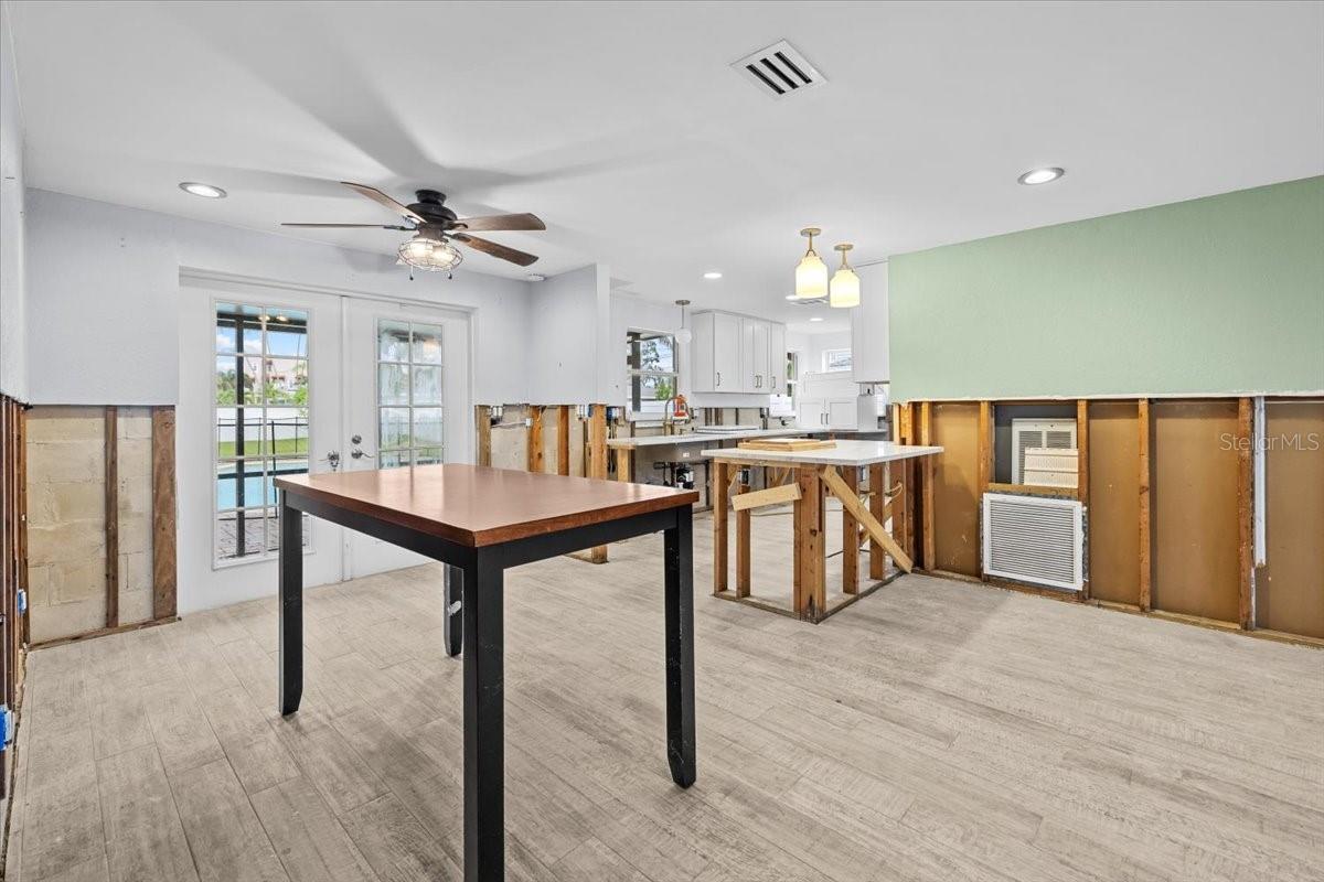 5801 VENETIAN BLVD NE