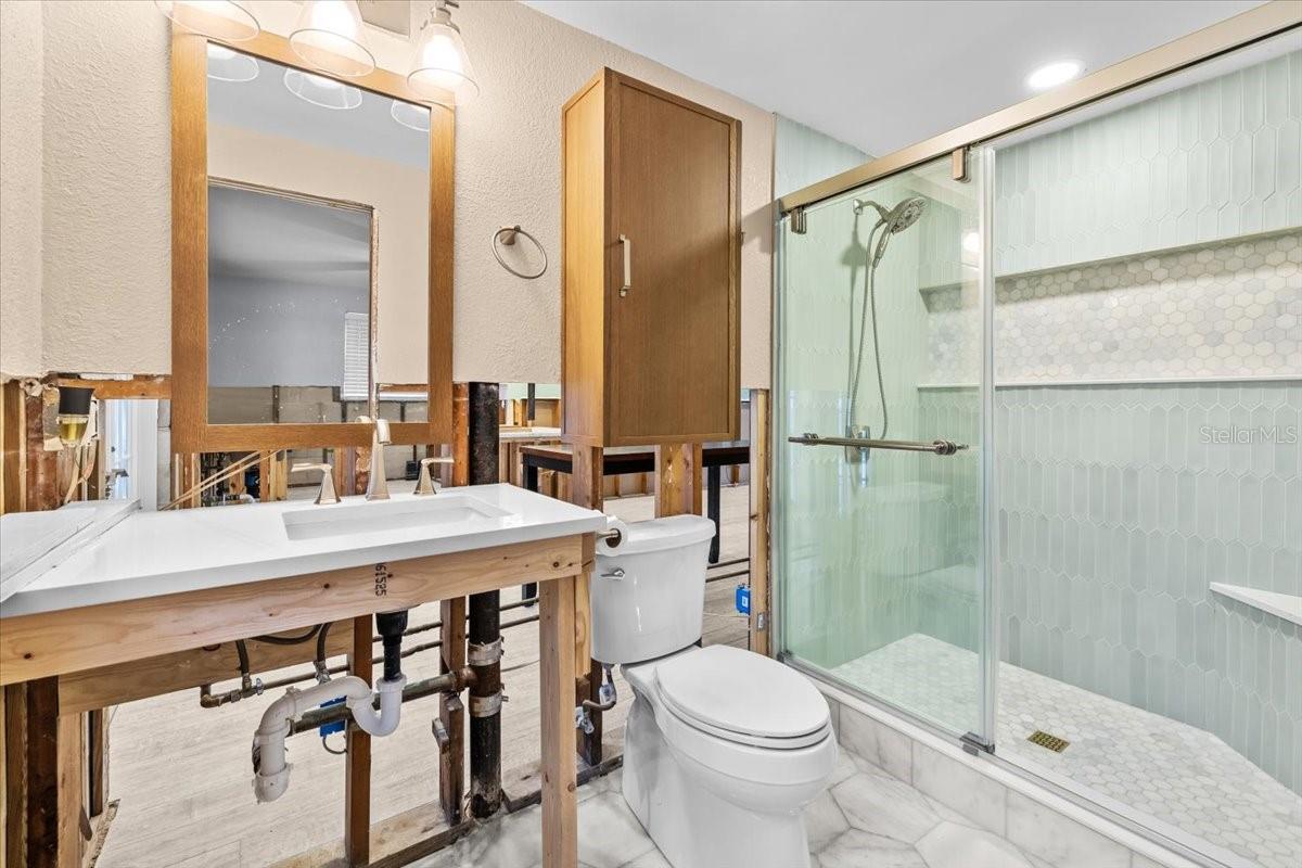 5801 VENETIAN BLVD NE