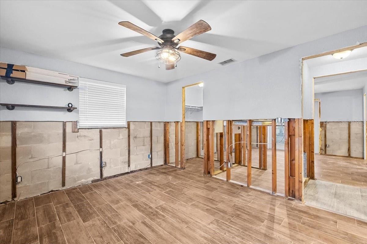 5801 VENETIAN BLVD NE