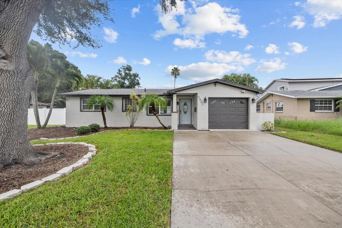 5801 VENETIAN BLVD NE