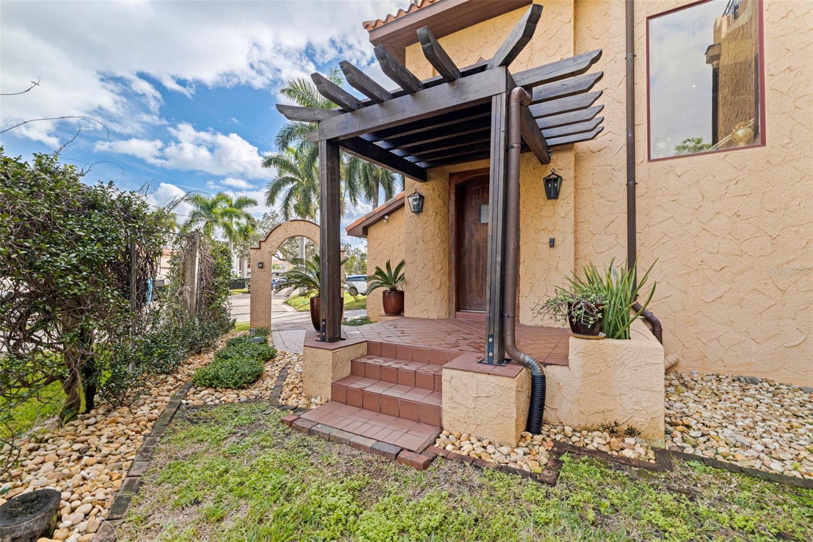 1815 BAYOU GRANDE BLVD NE