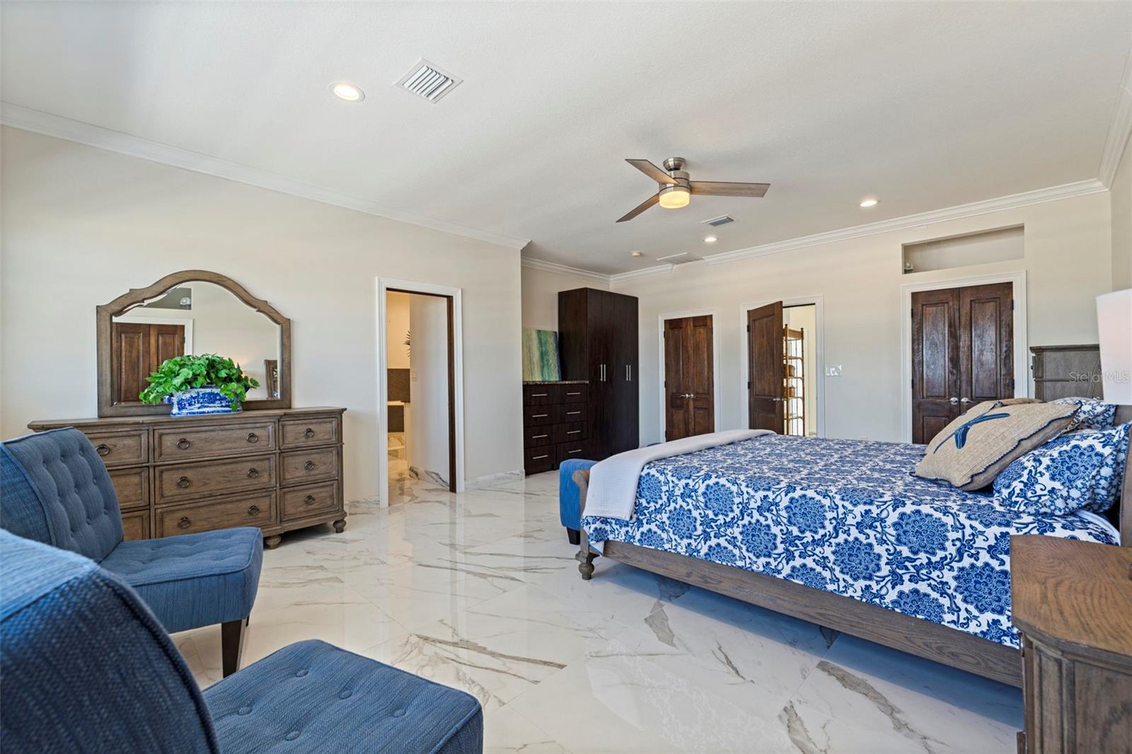 6020 SHORE BLVD S #1101