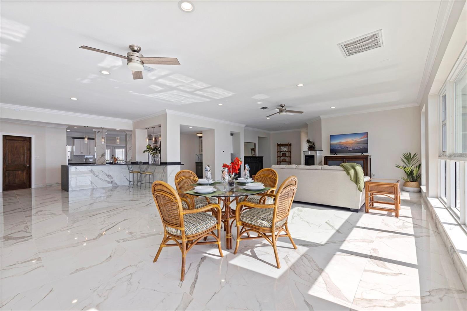 6020 SHORE BLVD S #1101