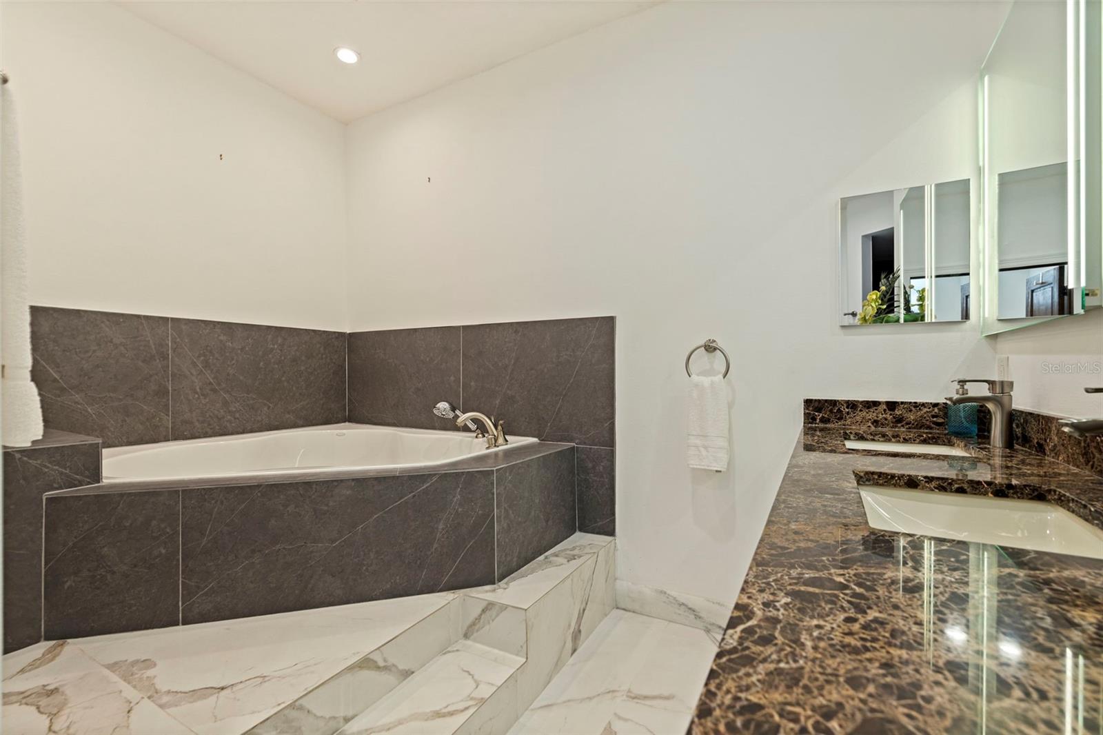 6020 SHORE BLVD S #1101