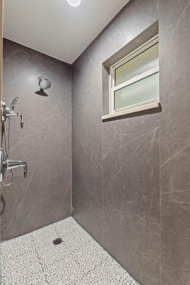 6020 SHORE BLVD S #1101