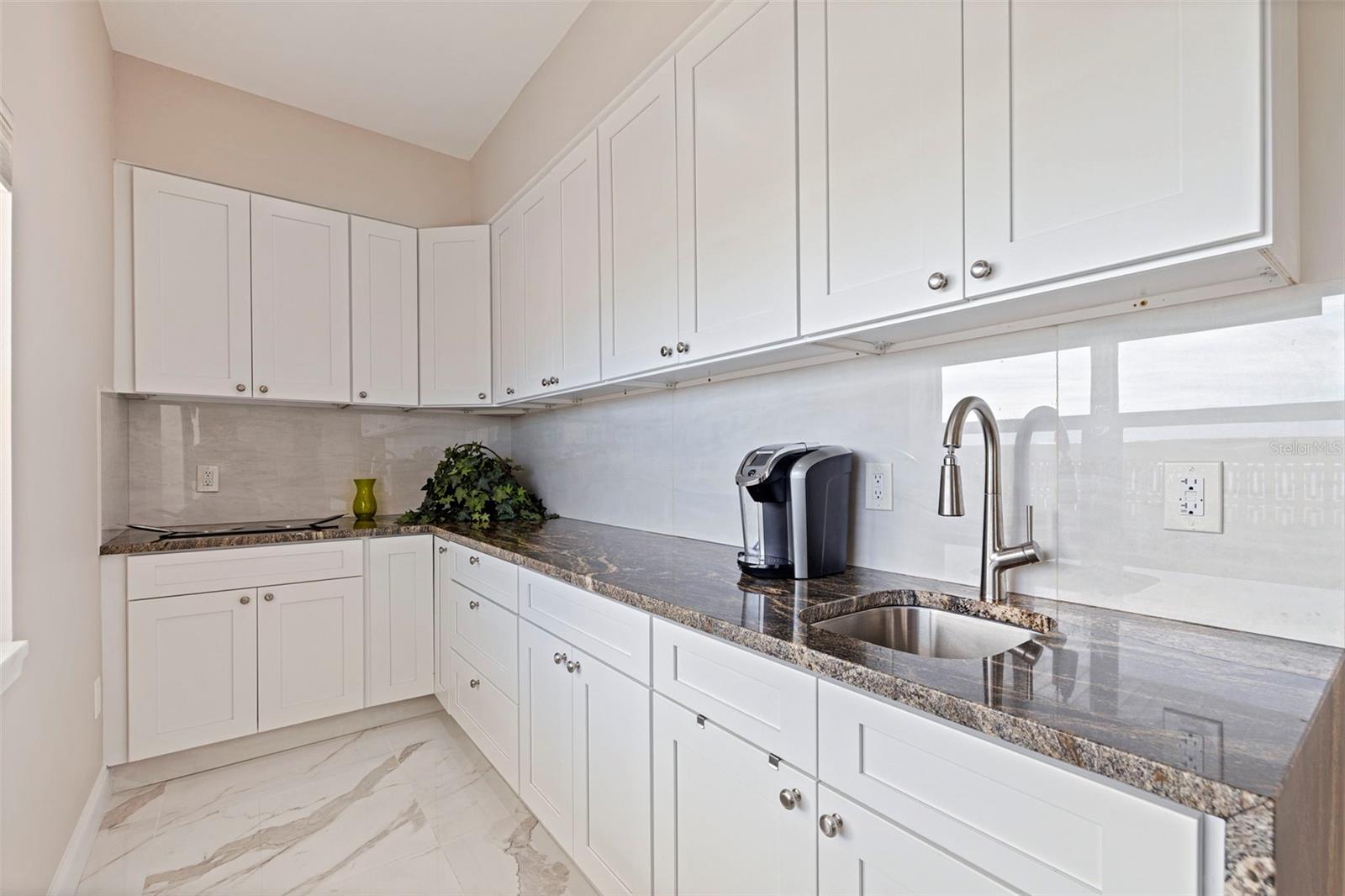 6020 SHORE BLVD S #1101