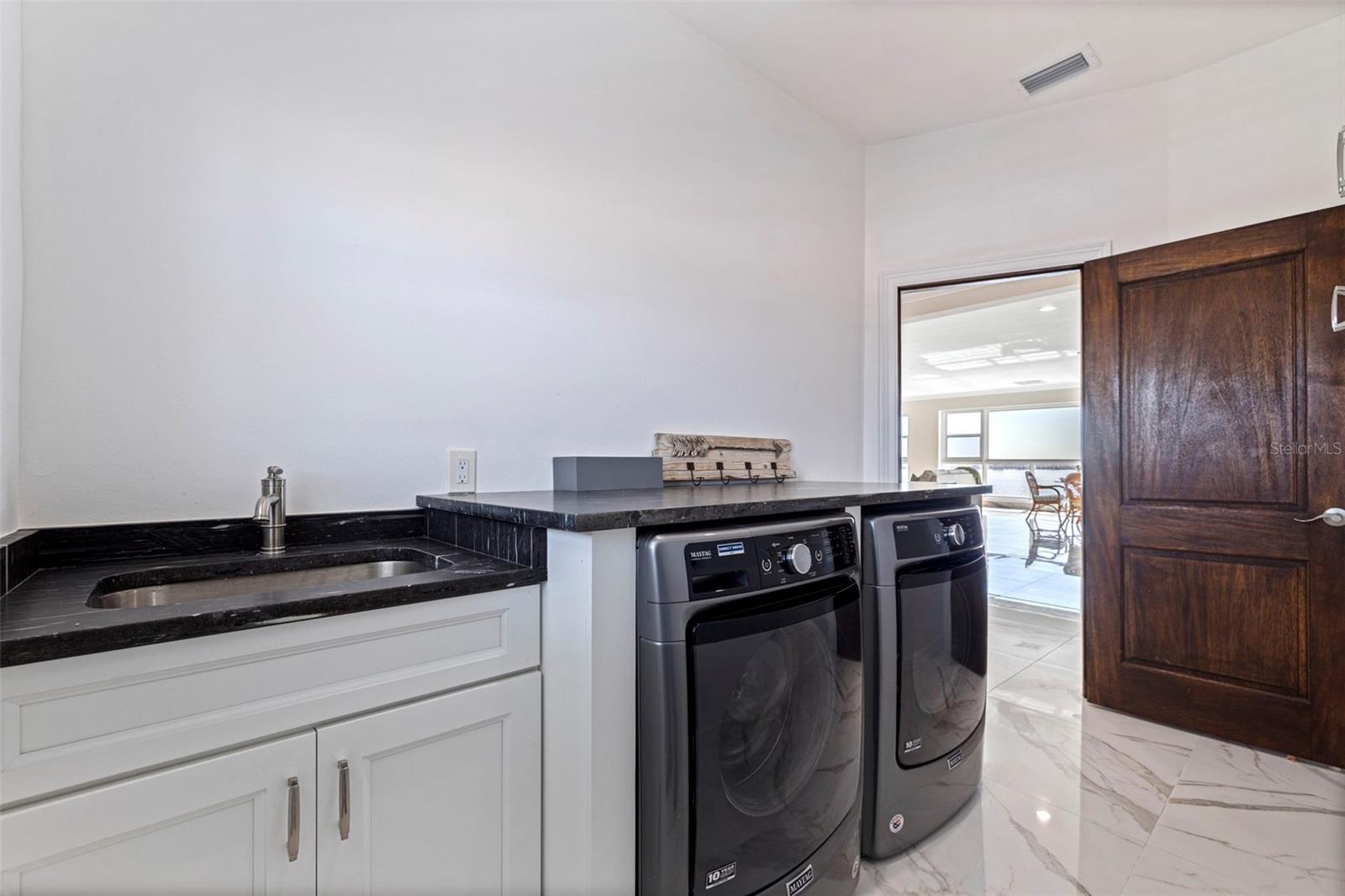 6020 SHORE BLVD S #1101