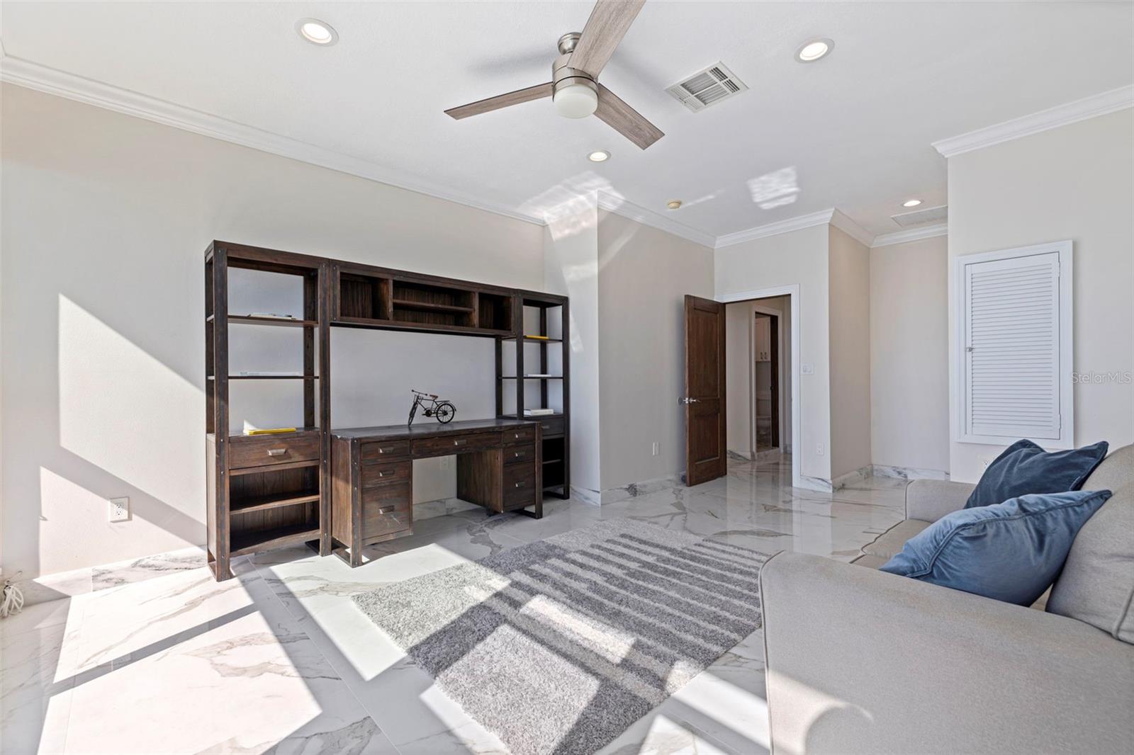 6020 SHORE BLVD S #1101