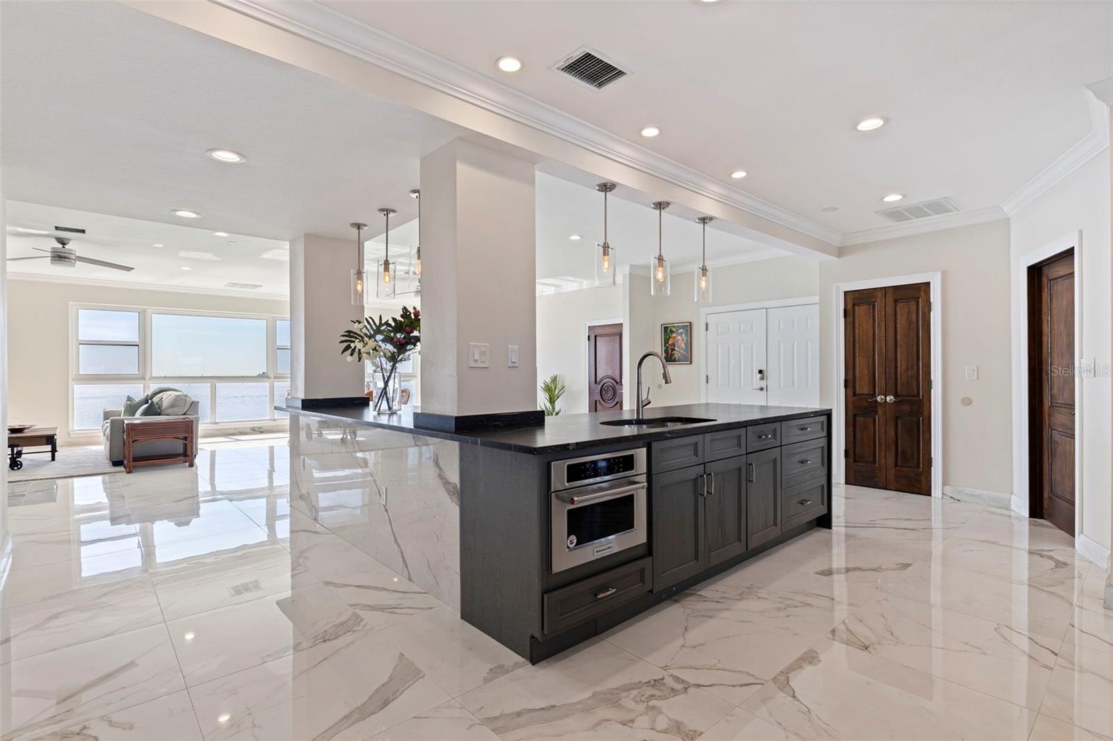 6020 SHORE BLVD S #1101