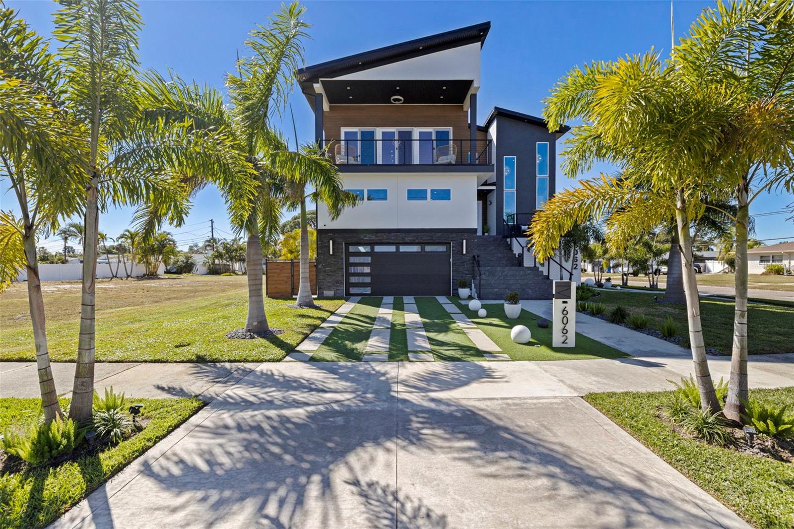 6062 BAYOU GRANDE BLVD NE