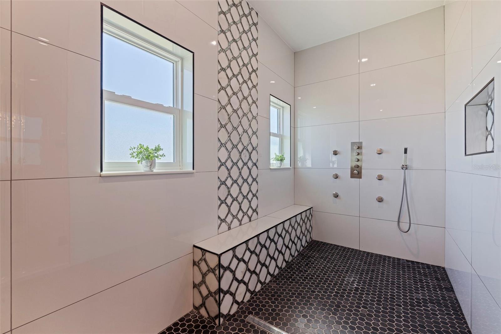 6062 BAYOU GRANDE BLVD NE