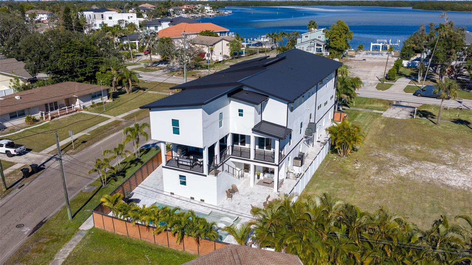 6062 BAYOU GRANDE BLVD NE