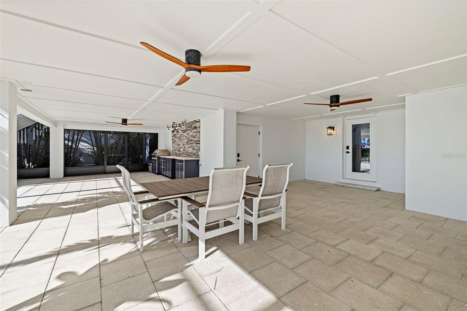 3830 SHORE ACRES BLVD NE