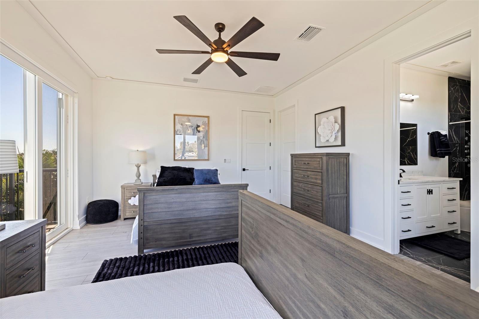 3830 SHORE ACRES BLVD NE