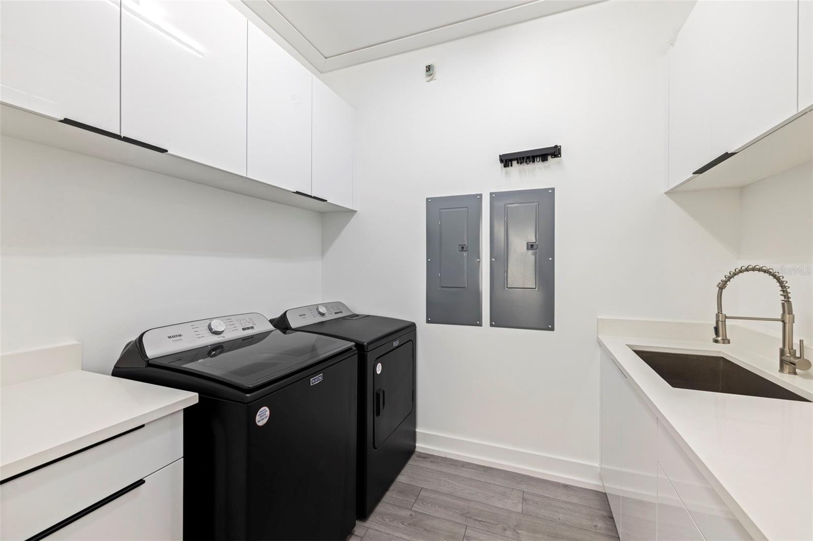 3830 SHORE ACRES BLVD NE