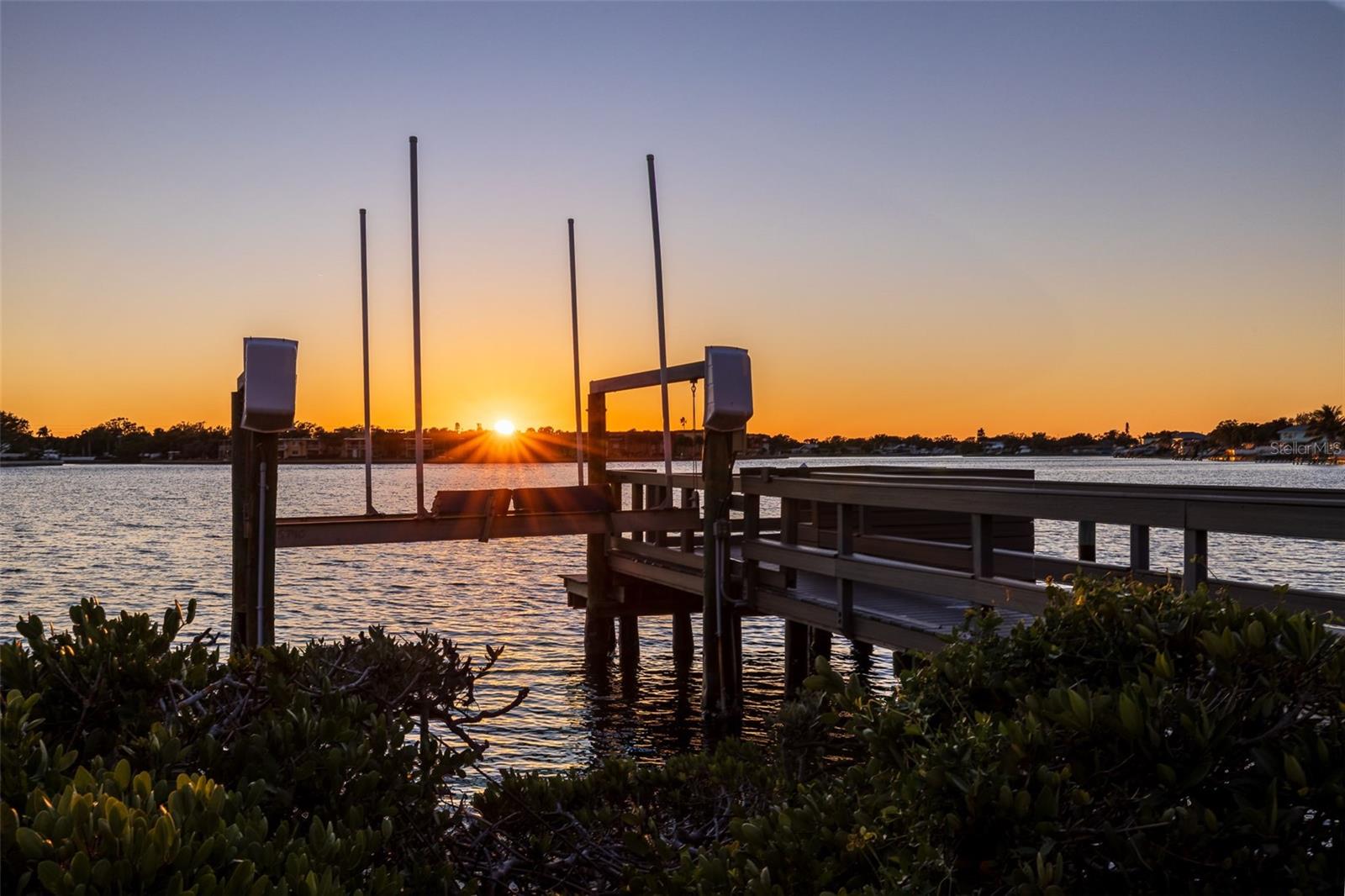 3830 SHORE ACRES BLVD NE