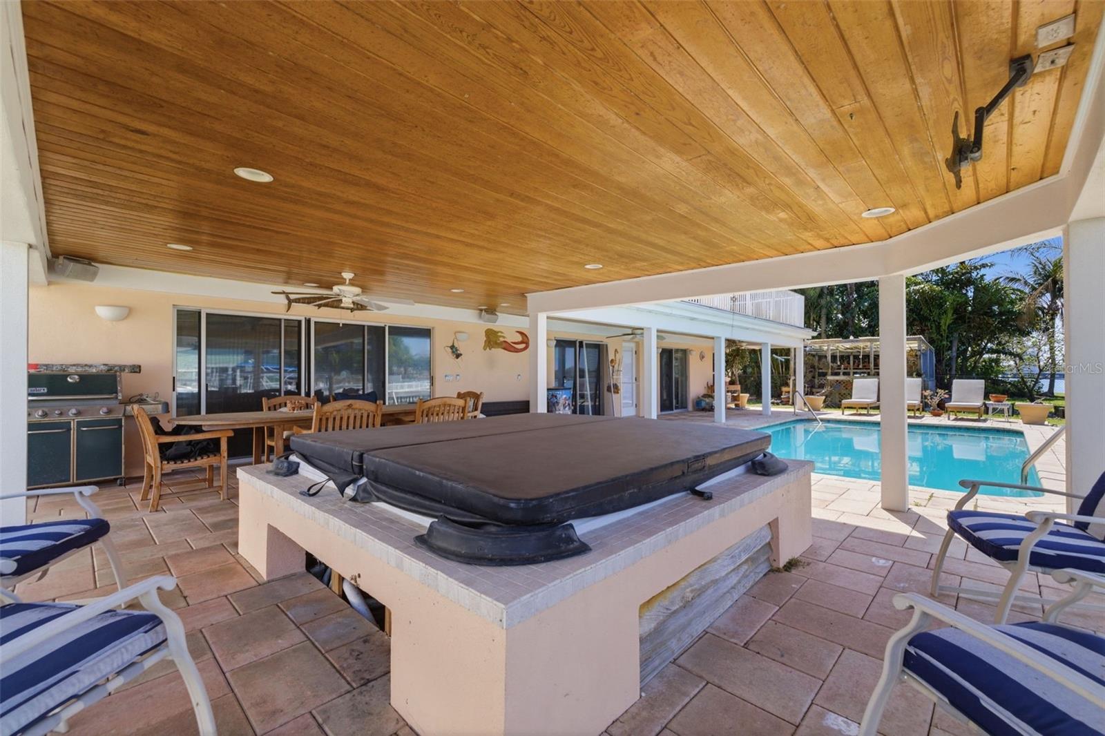 3876 SHORE ACRES BLVD NE