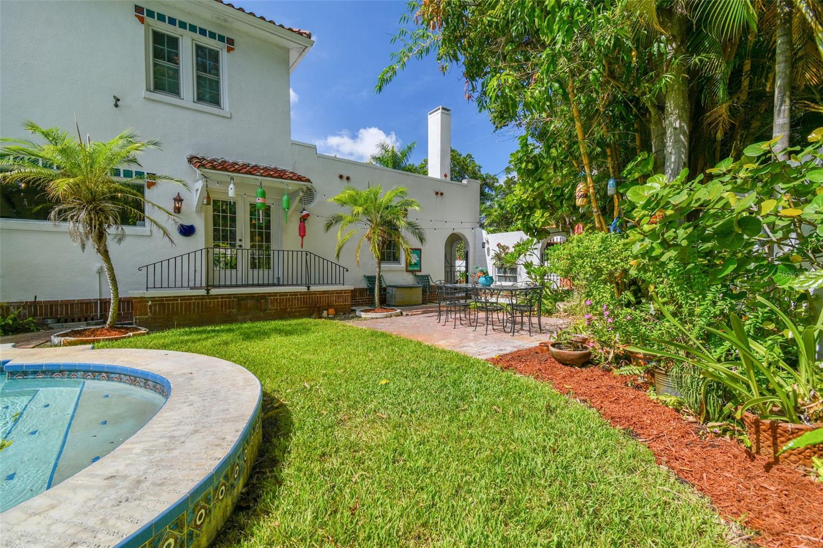 2240 COFFEE POT BLVD NE