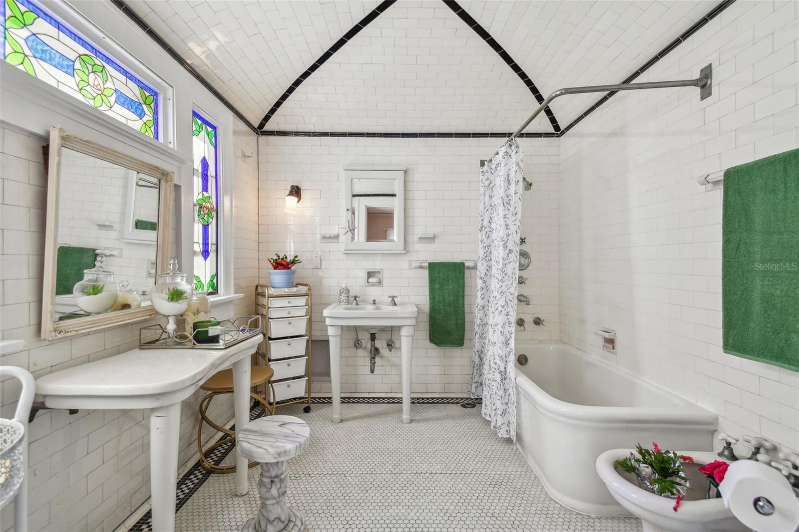 2240 COFFEE POT BLVD NE