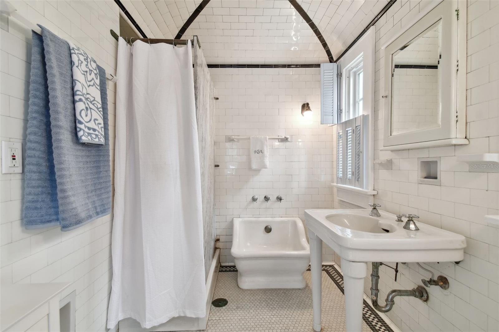 2240 COFFEE POT BLVD NE