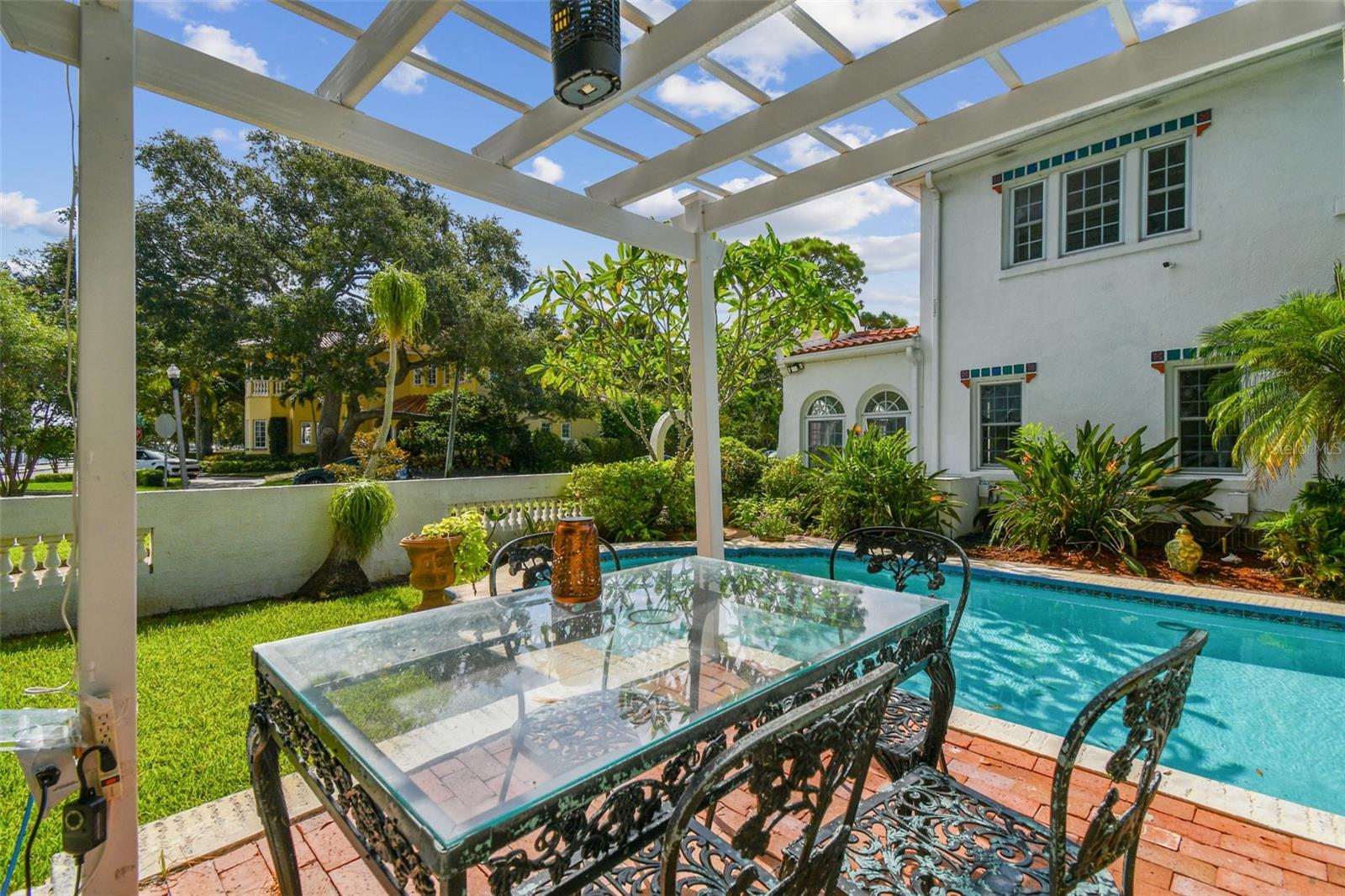 2240 COFFEE POT BLVD NE