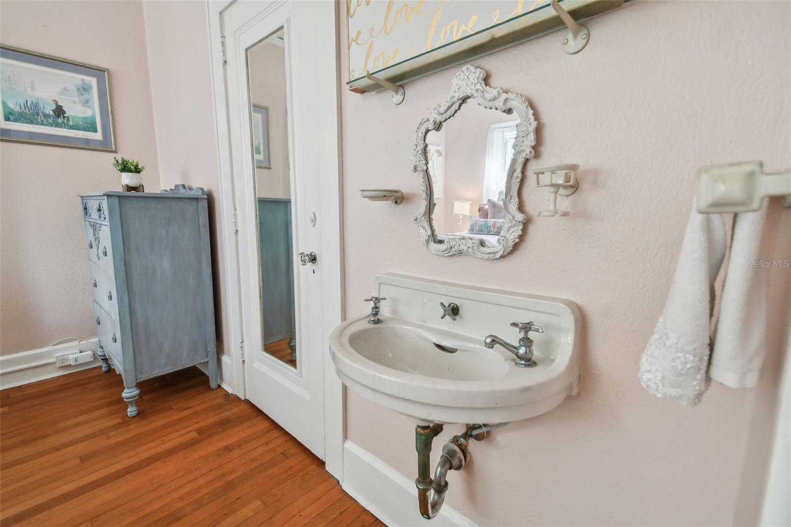 2240 COFFEE POT BLVD NE