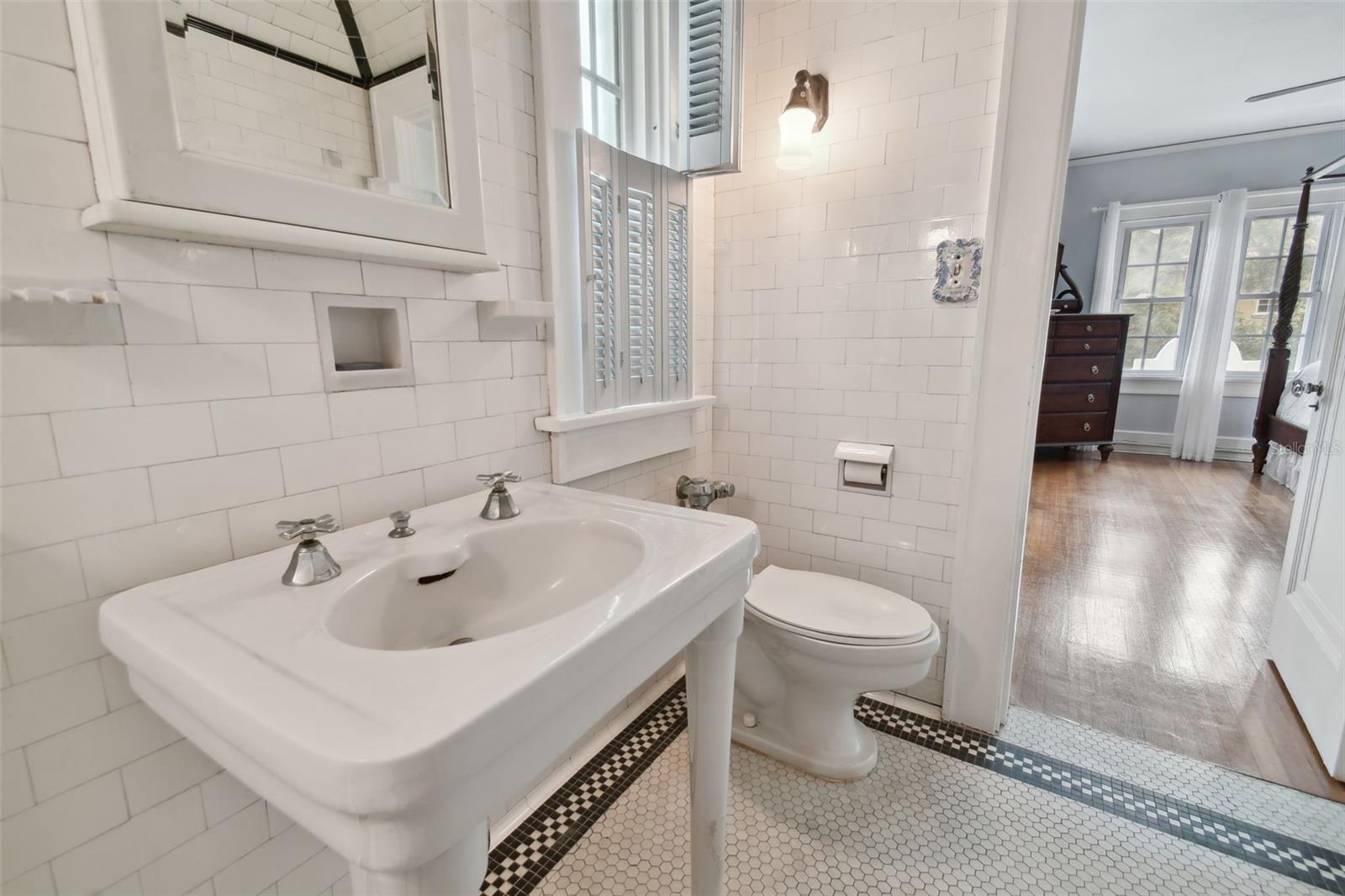 2240 COFFEE POT BLVD NE