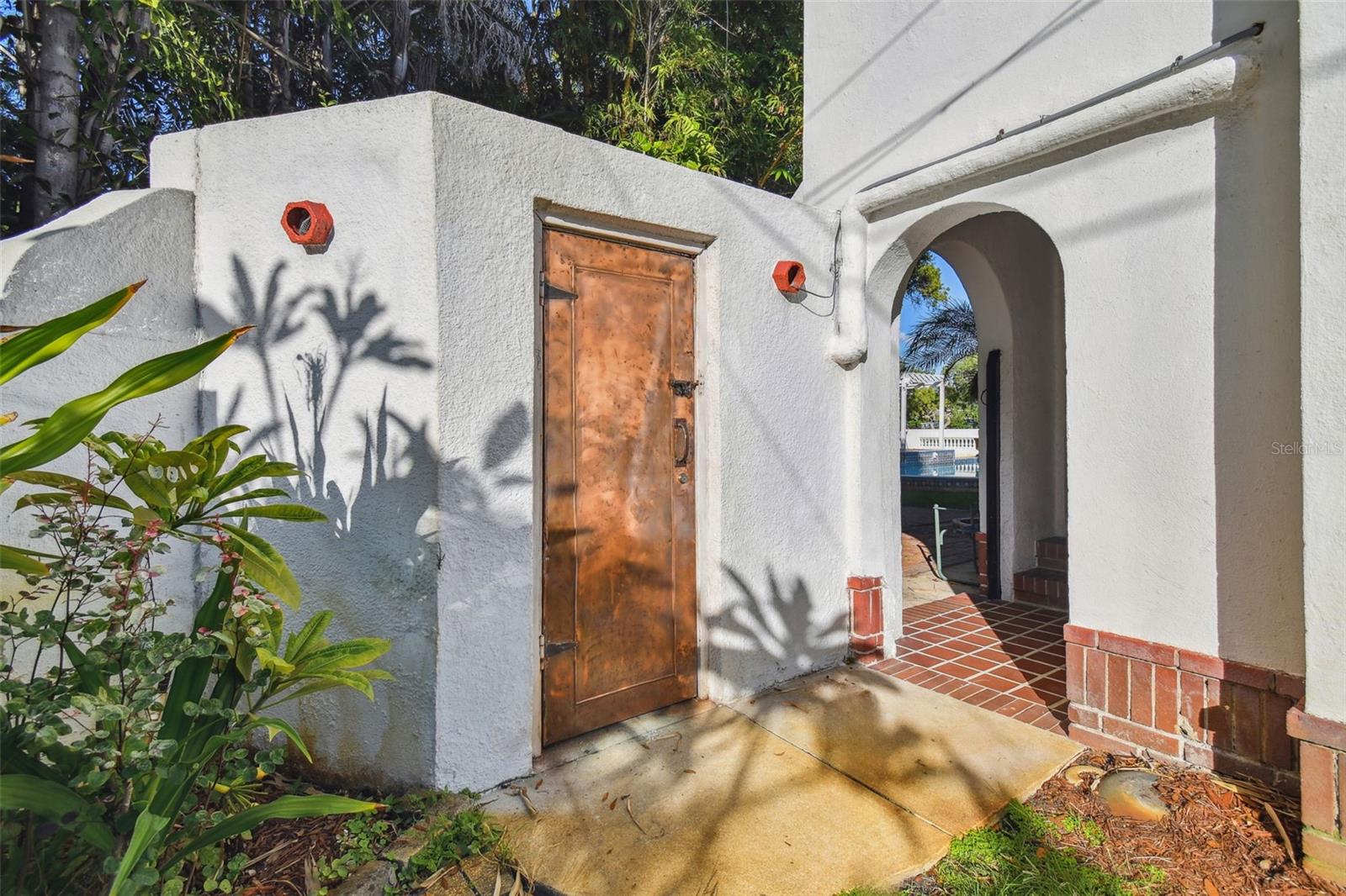 2240 COFFEE POT BLVD NE