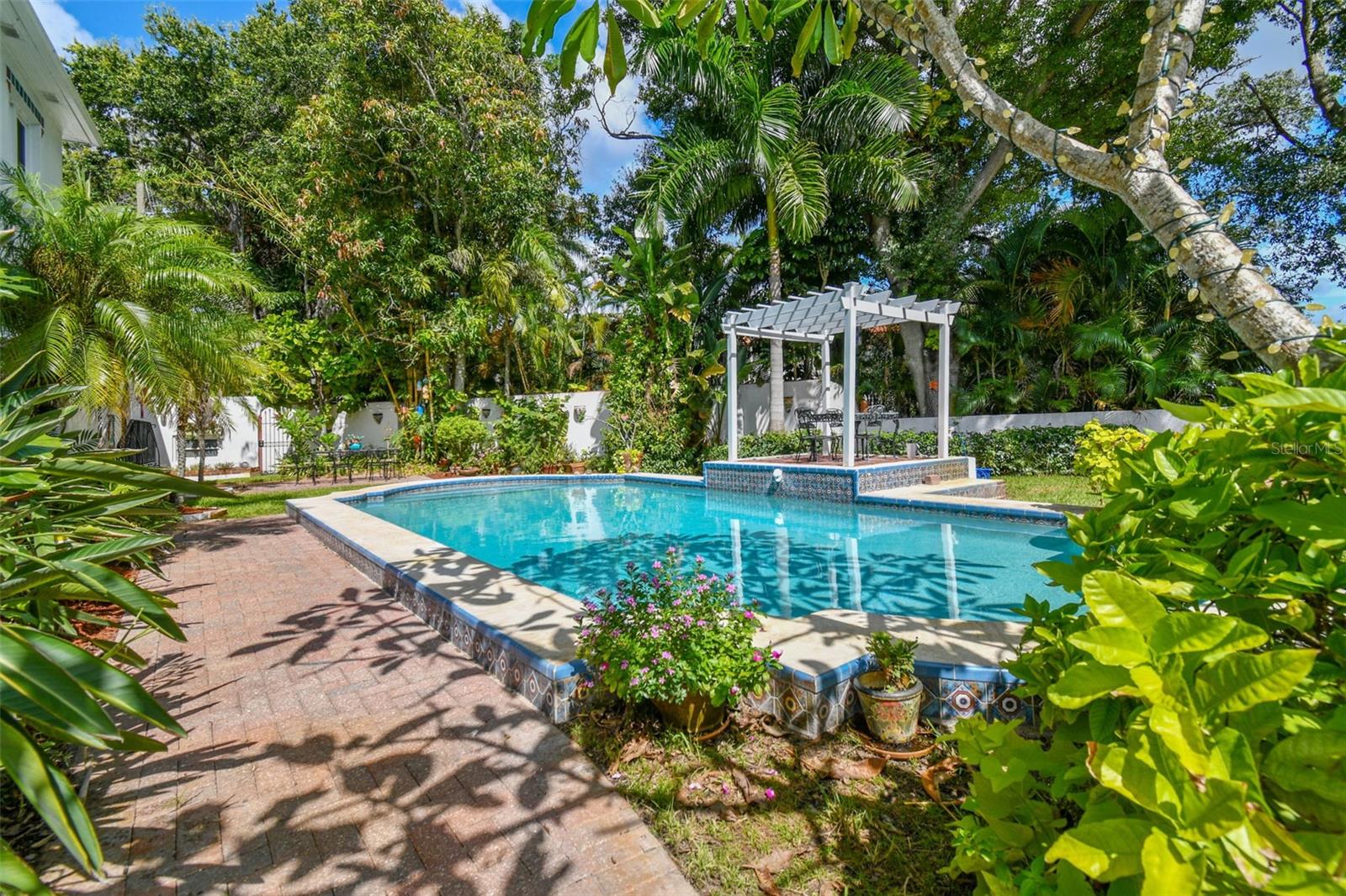 2240 COFFEE POT BLVD NE