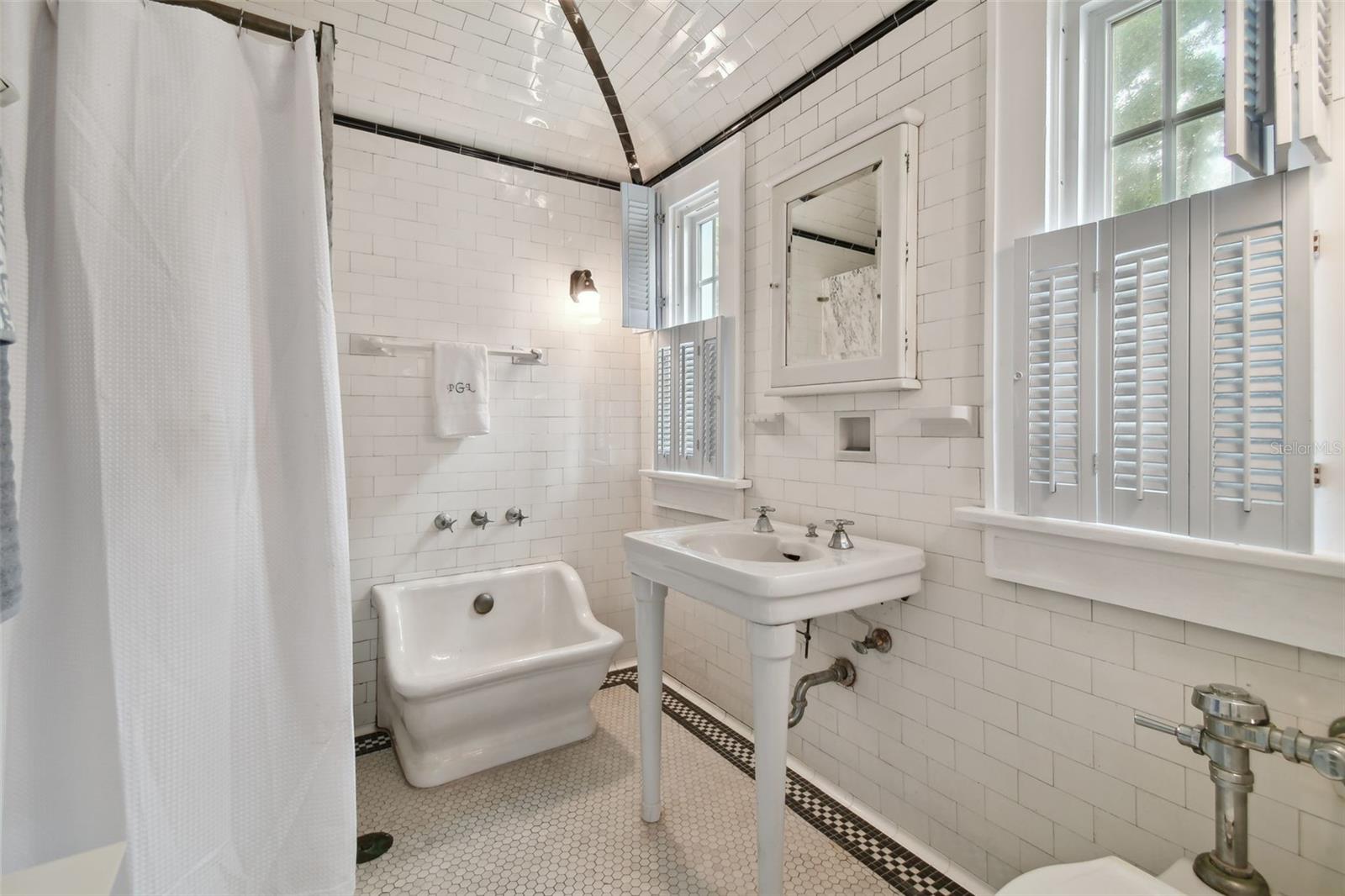 2240 COFFEE POT BLVD NE