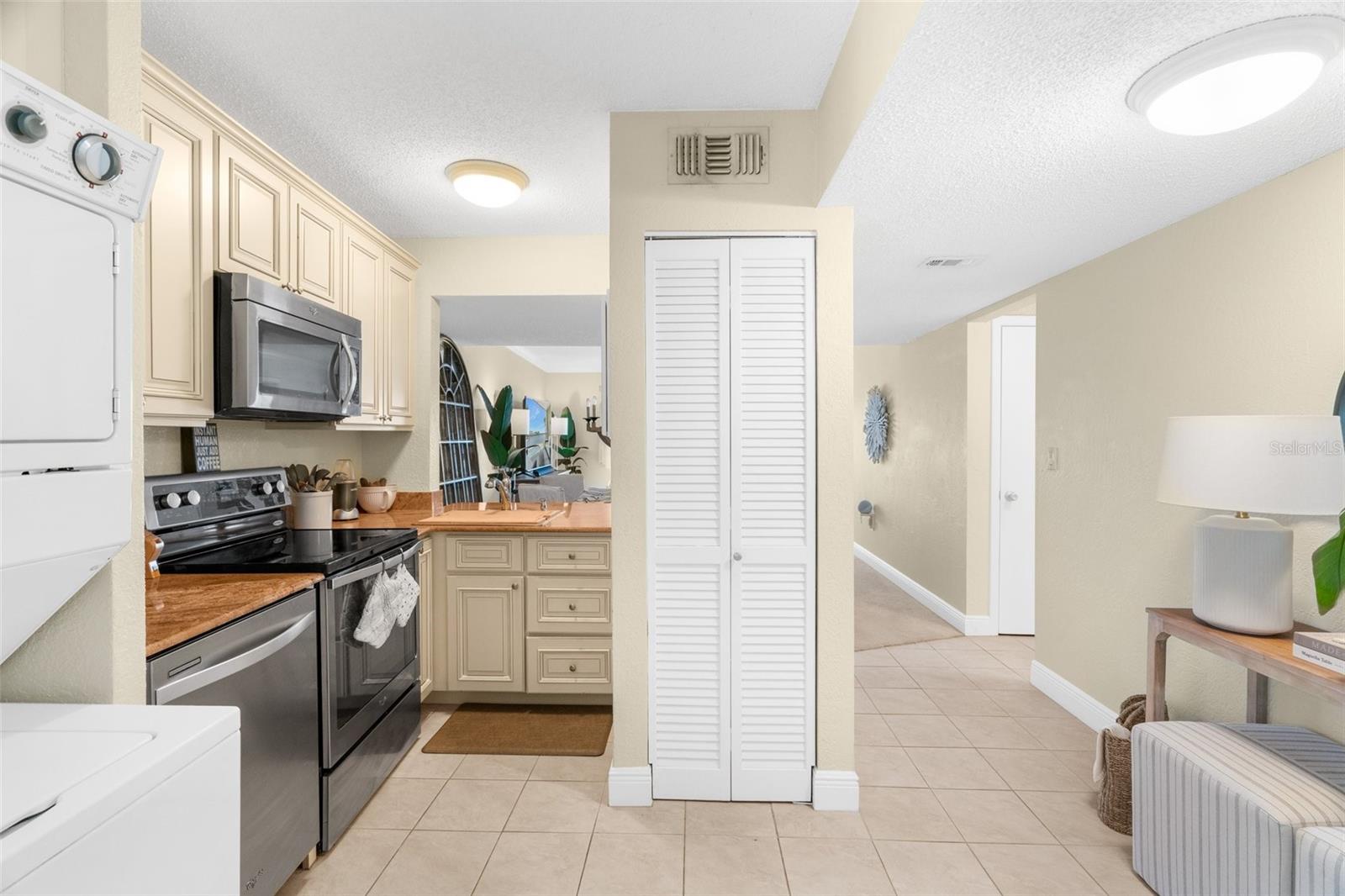 1361 SNELL ISLE BLVD NE #6