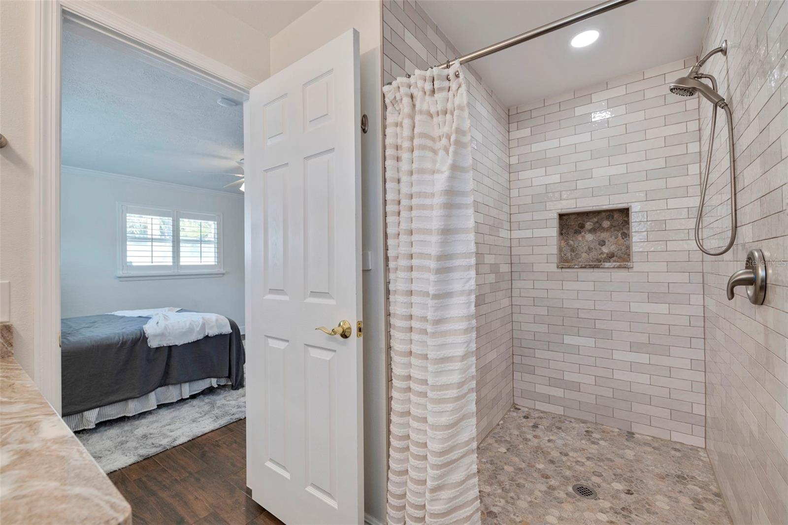 1545 N DAKOTA AVE NE