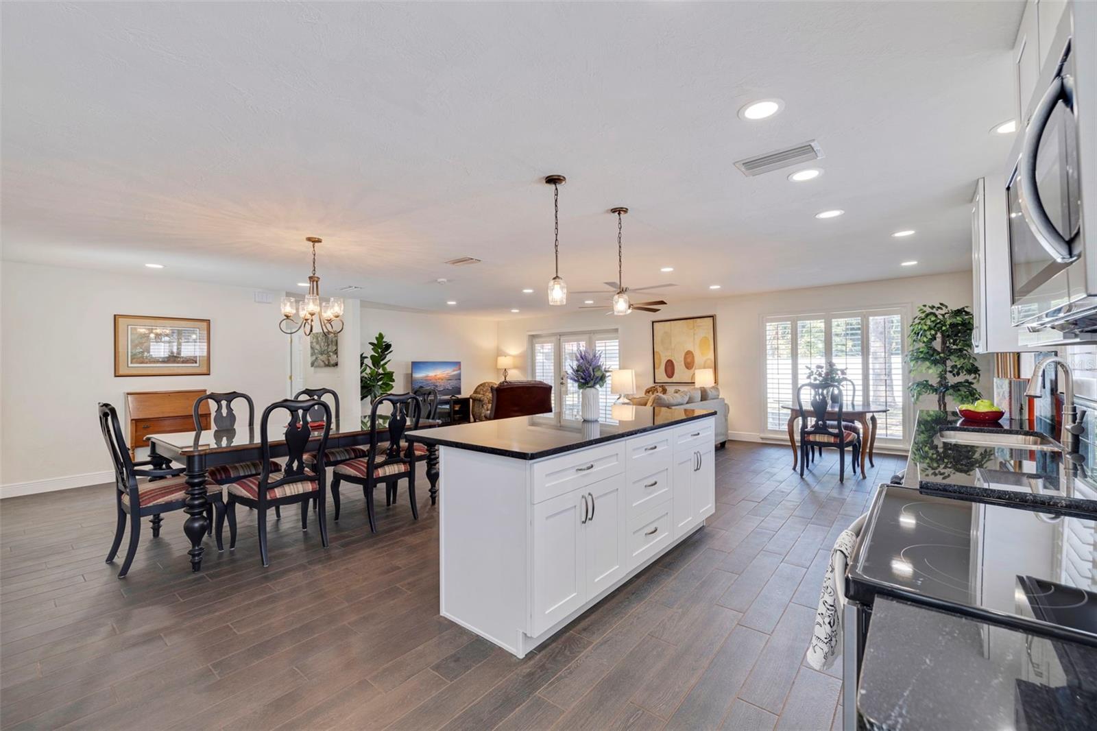 1545 N DAKOTA AVE NE