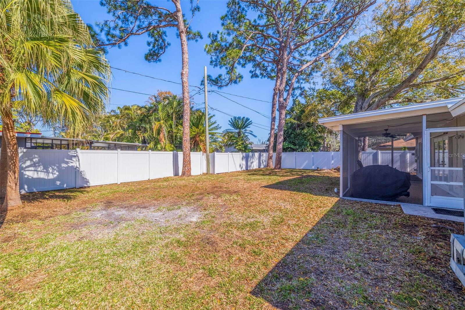 1545 N DAKOTA AVE NE