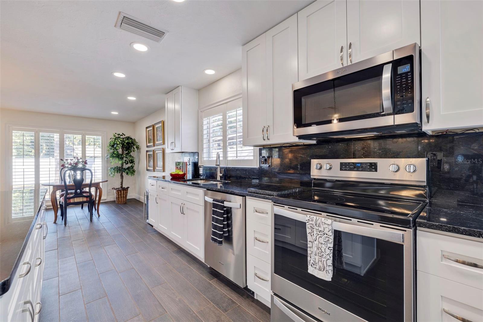 1545 N DAKOTA AVE NE