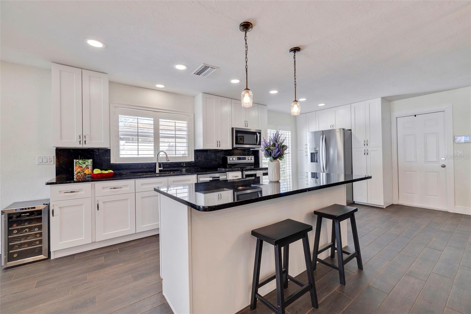 1545 N DAKOTA AVE NE