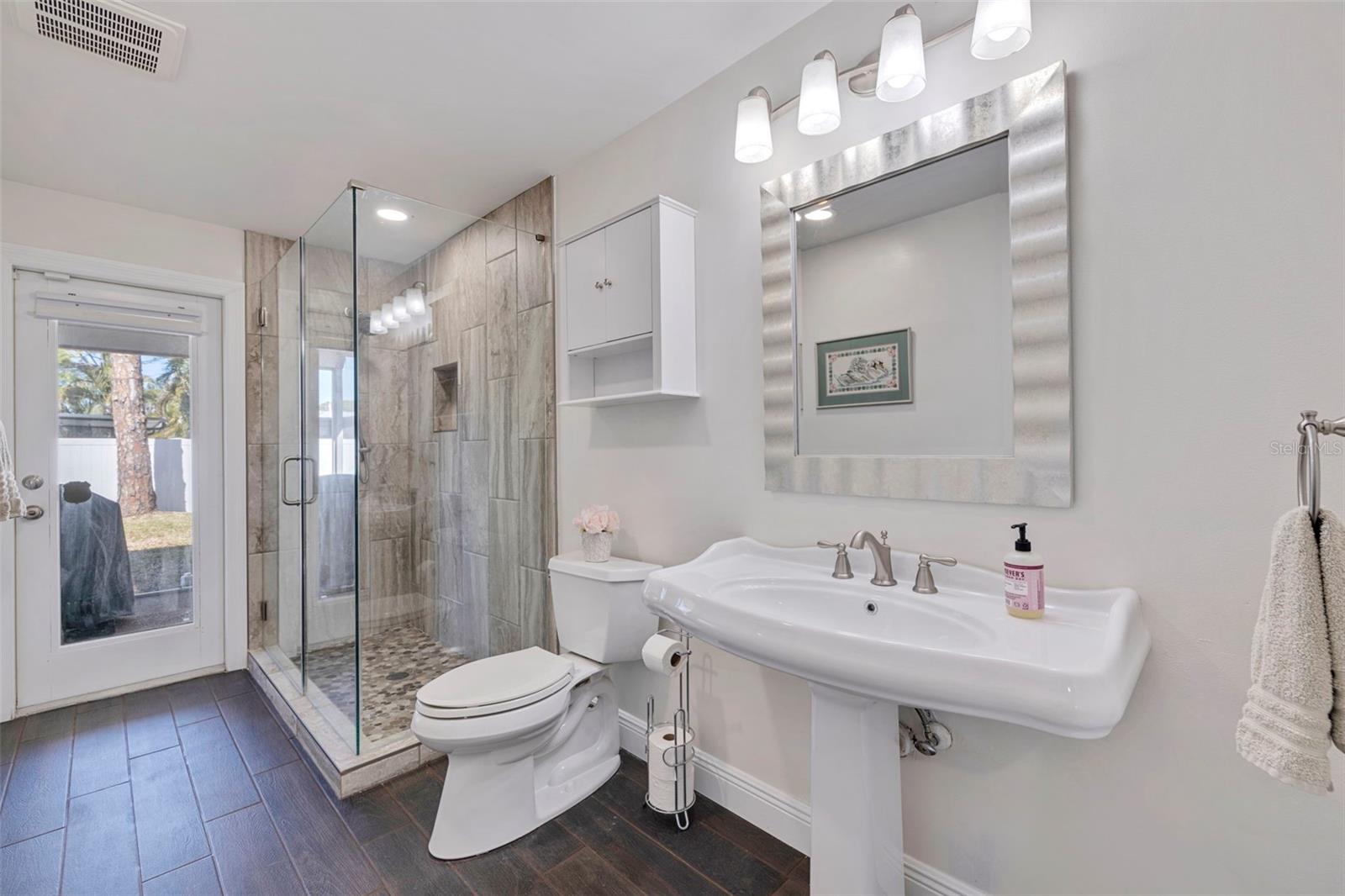 1545 N DAKOTA AVE NE