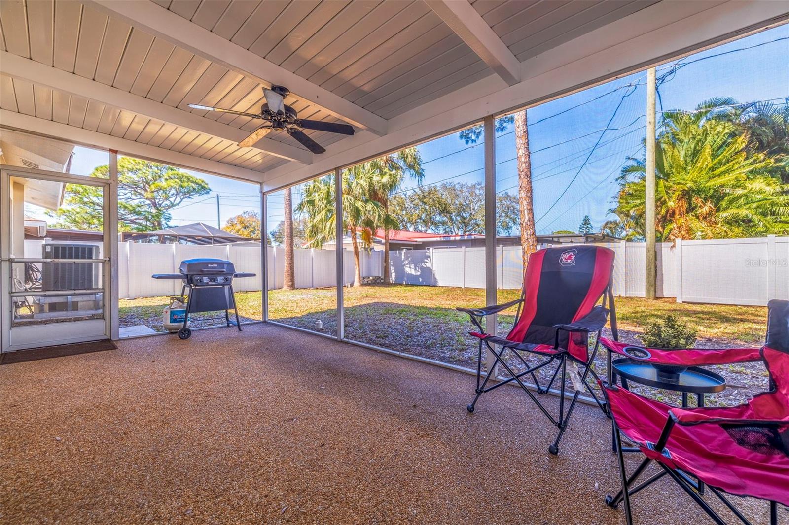 1545 N DAKOTA AVE NE