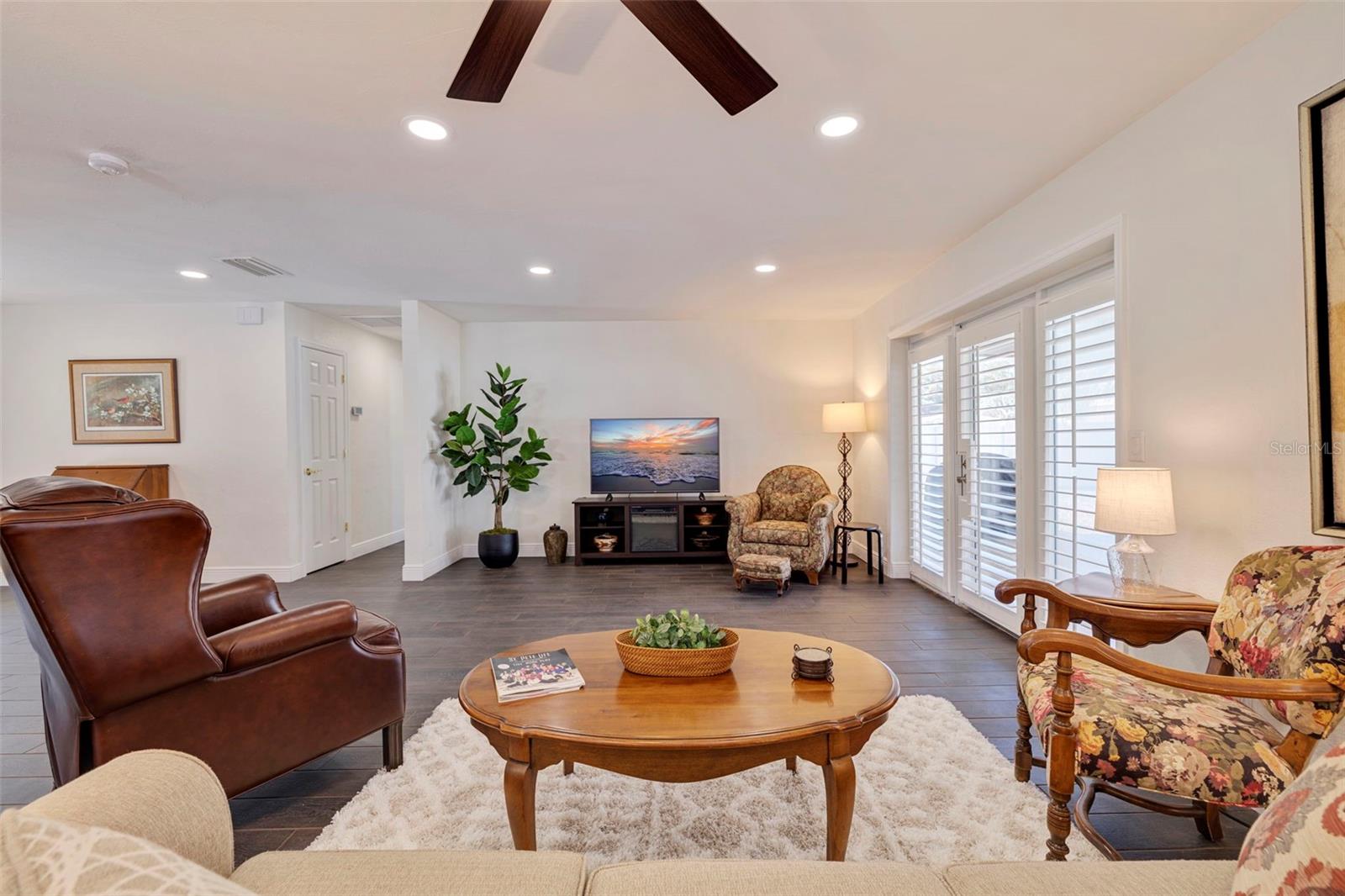 1545 N DAKOTA AVE NE