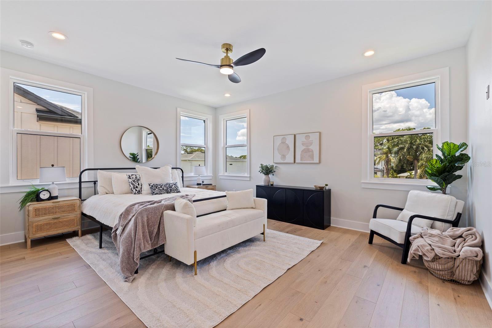 1735 MASSACHUSETTS AVE NE