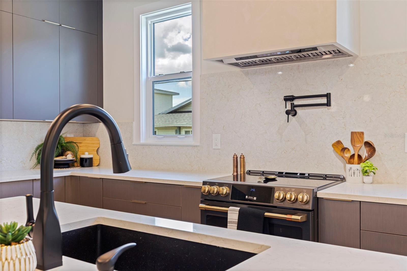 1735 MASSACHUSETTS AVE NE