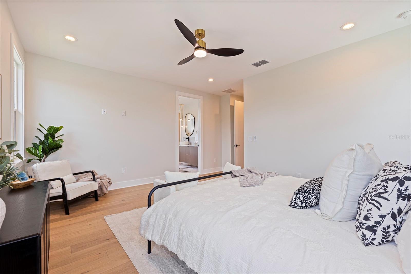 1735 MASSACHUSETTS AVE NE