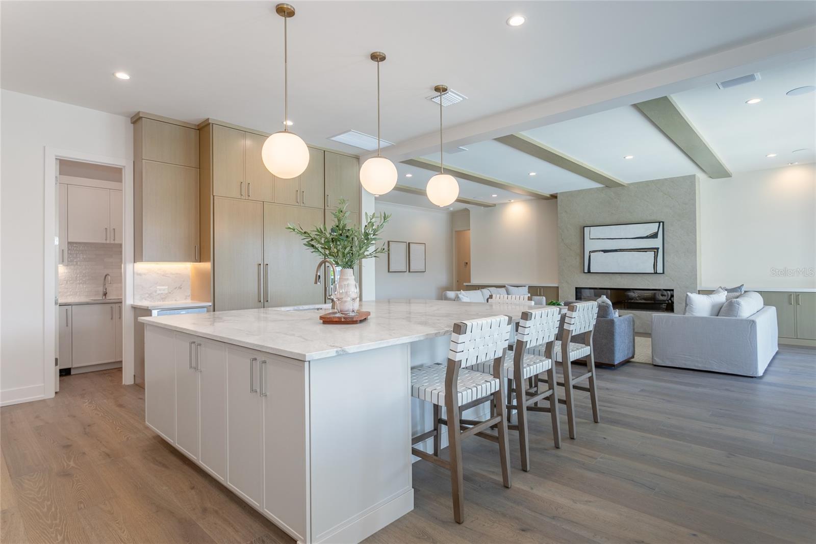 1254 CORDOVA BLVD NE