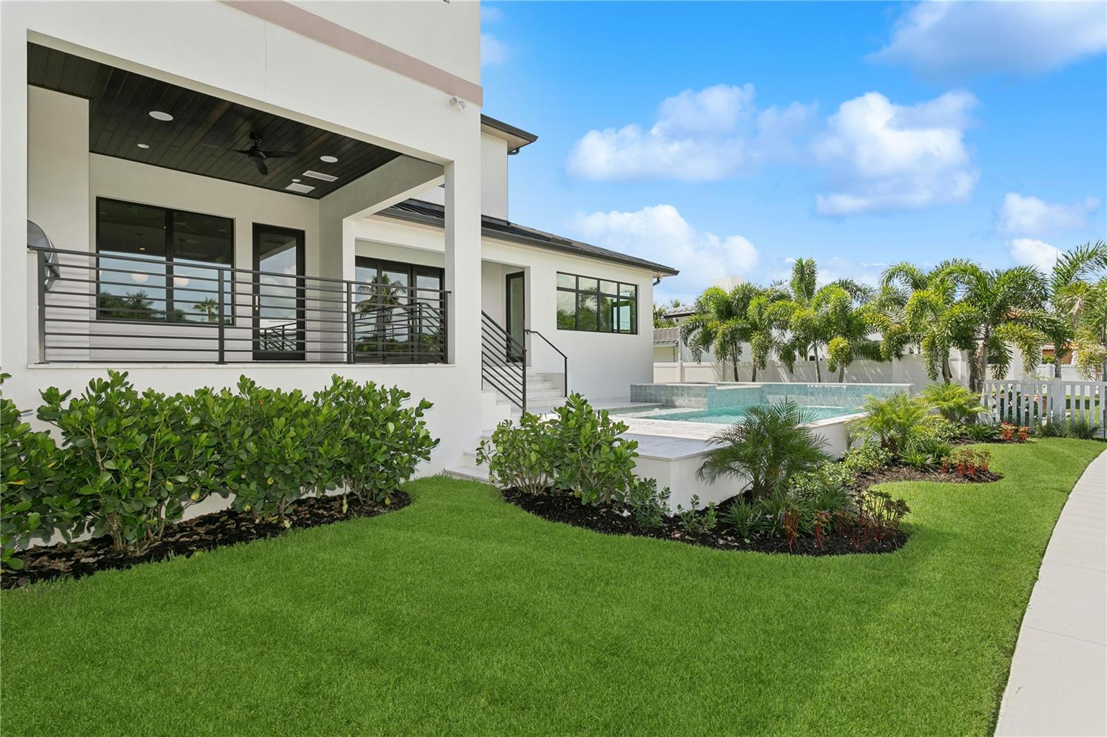 1254 CORDOVA BLVD NE