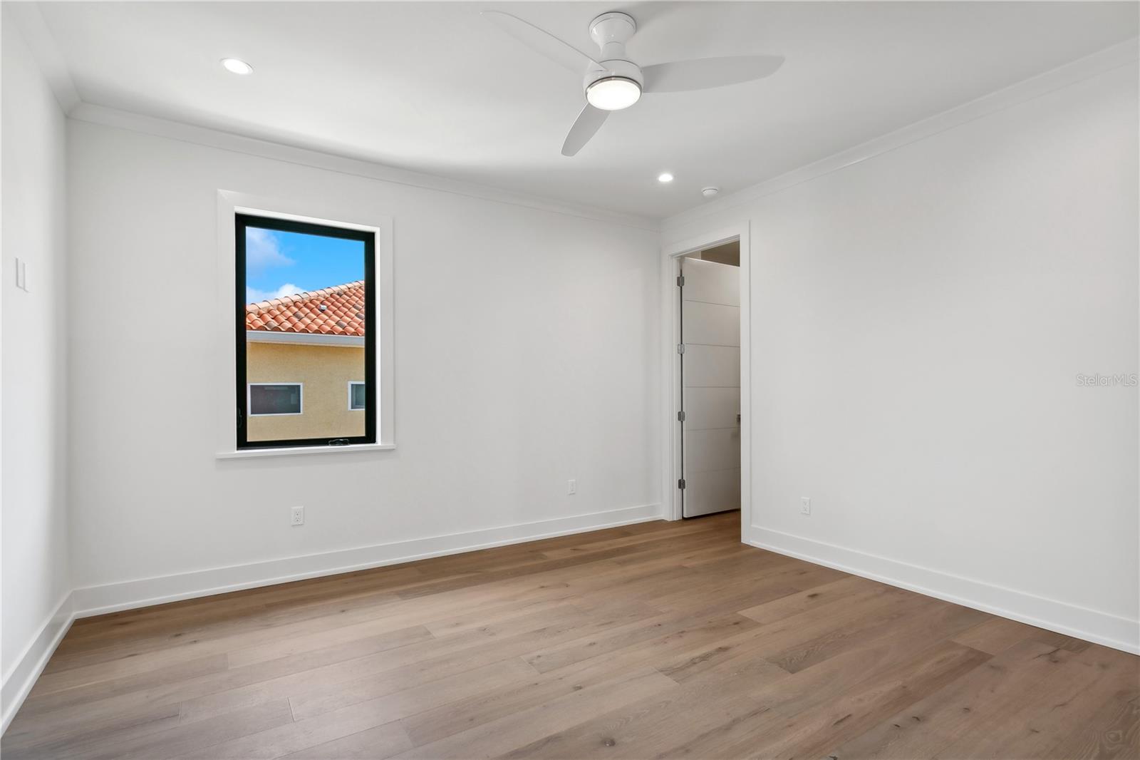 1254 CORDOVA BLVD NE