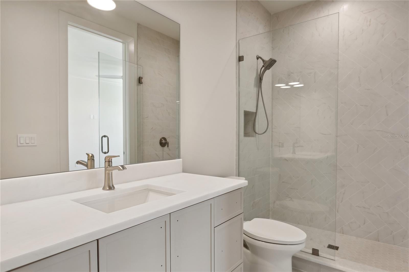 1254 CORDOVA BLVD NE